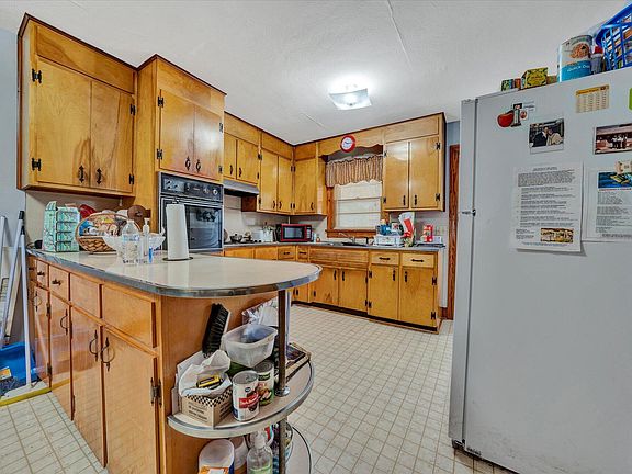5th image of 130 Hillcrest Dr
