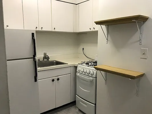 Rented by Eric Goodman Realty Corp | media 18