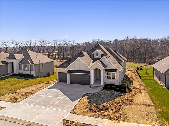 5th image of 6119 Lewis Dr