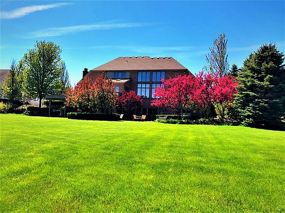 2nd image of 421 Nairn Cir