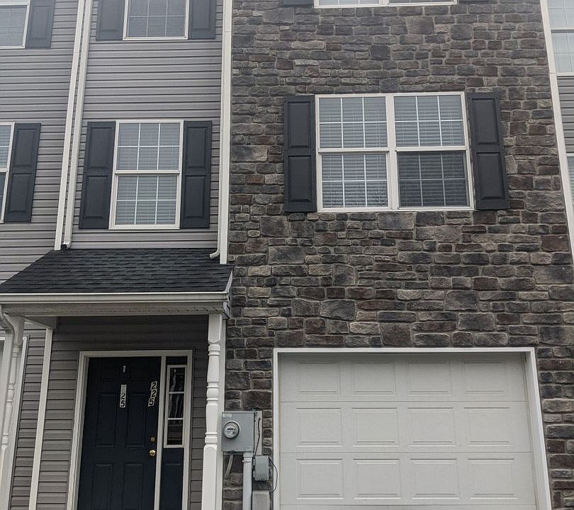 1st image of 240 Crown Ct