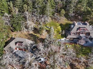 8242 Thomson Pl, Central Saanich, BC V8M 1S1