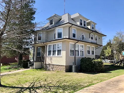 65 Oak St Photo 1