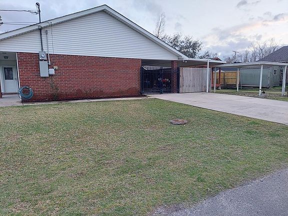 5th image of 675 Camelia Ave