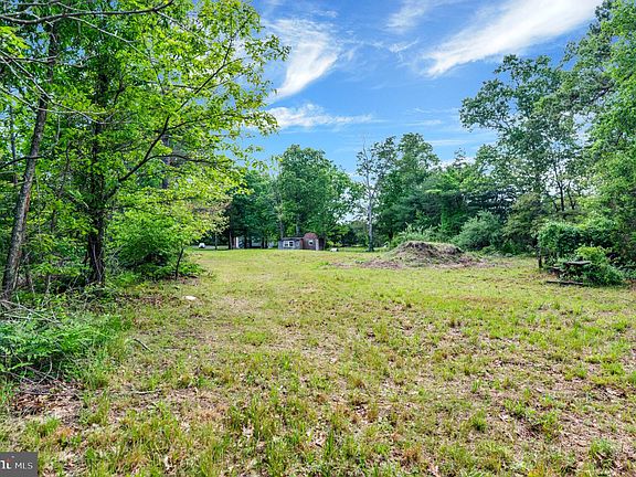 2nd image of 3082 Jackson Rd
