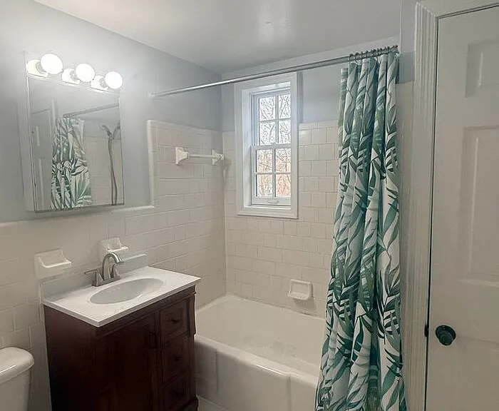 1814 W Abingdon Dr #202 — Photo 8
