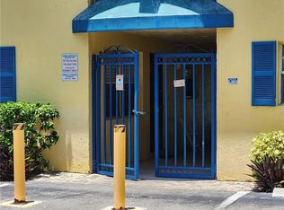 4290 Gulfstream Dr APT 14, Naples, FL 34112