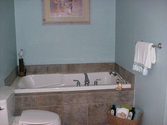 Master Bath/Deep Soaking Tub