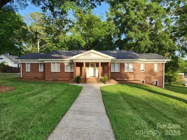 214 2nd Ave NE, Conover, NC 28613