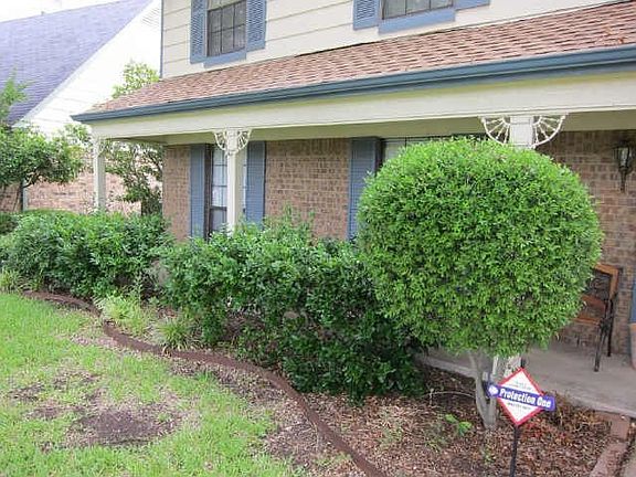 3rd image of 1129 Geneva Ct