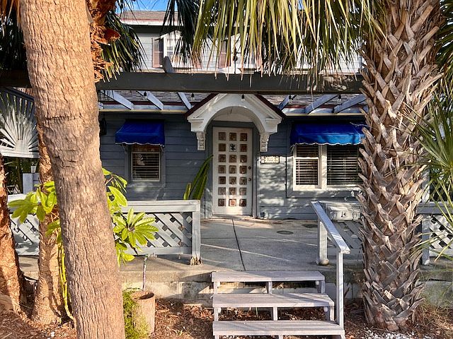 Entryway to house
