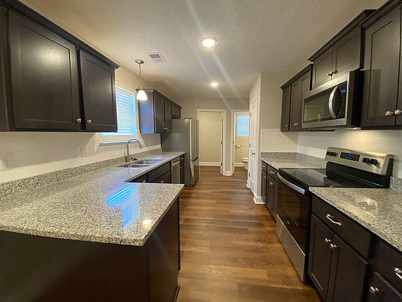 4th image of 1008 Berra Dr