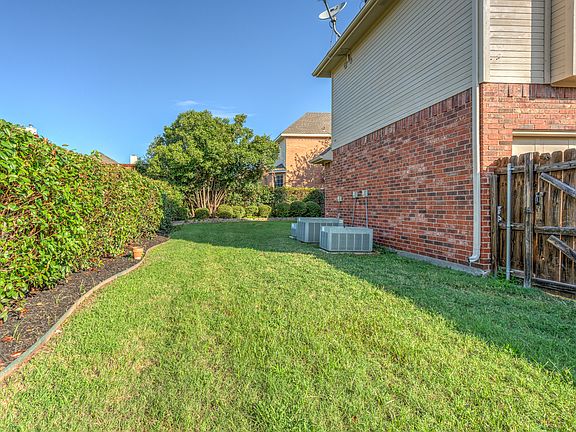 5th image of 2717 Mill Haven Dr