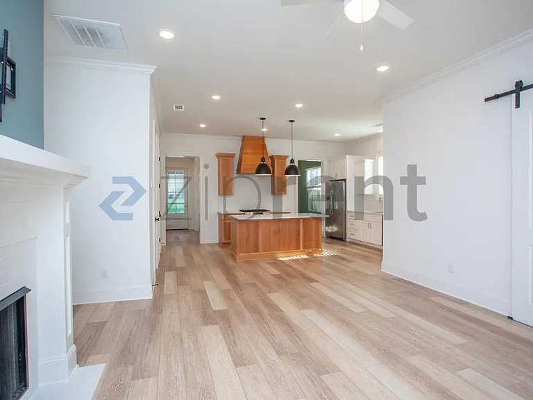 139 W Deaderick St — Photo 15