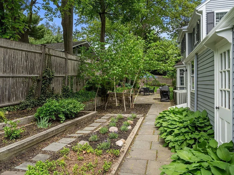 205 Brattle St — Photo 35