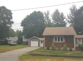 11 Cross St, Halifax, MA 02338
