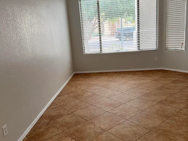 407 W Helena Dr — Photo 4