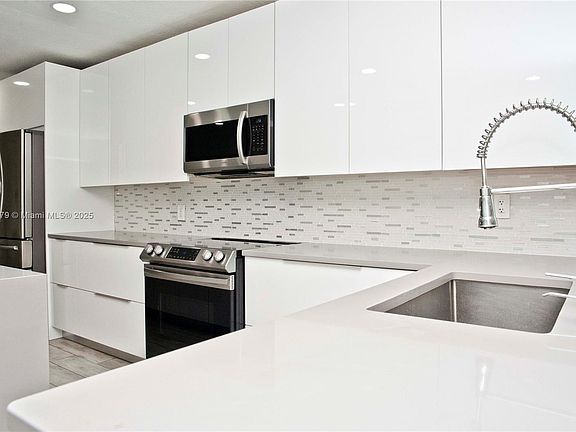 5th image of 1328 NW 93rd Ter