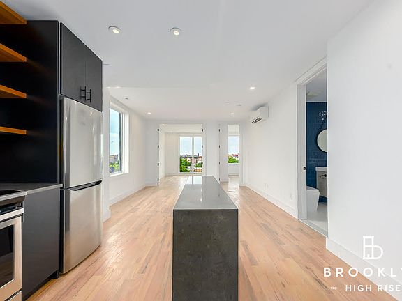 3rd image of 986 Rogers Ave #6D