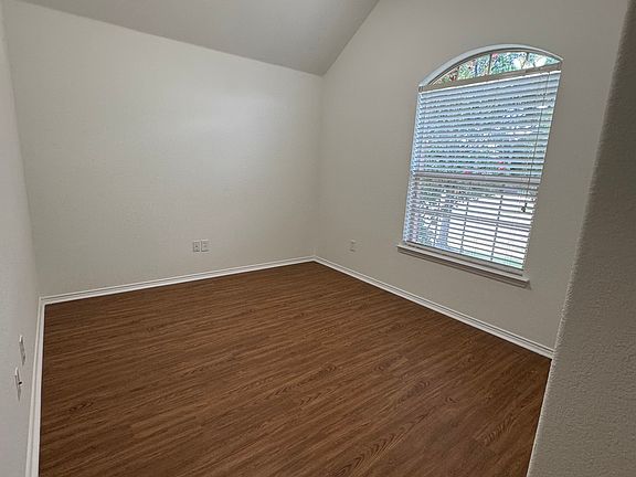 3rd image of 216 Thoroughbred St