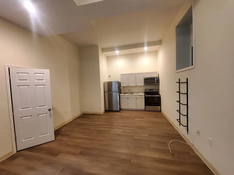 641 Washington St #D — Photo 1