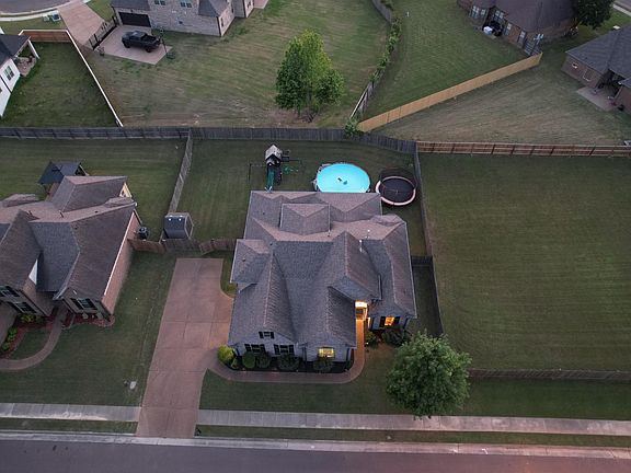 2nd image of 5401 Meadowbriar Trl
