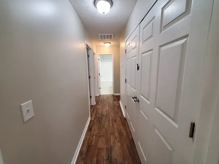 204 Lucille Dr — Photo 8