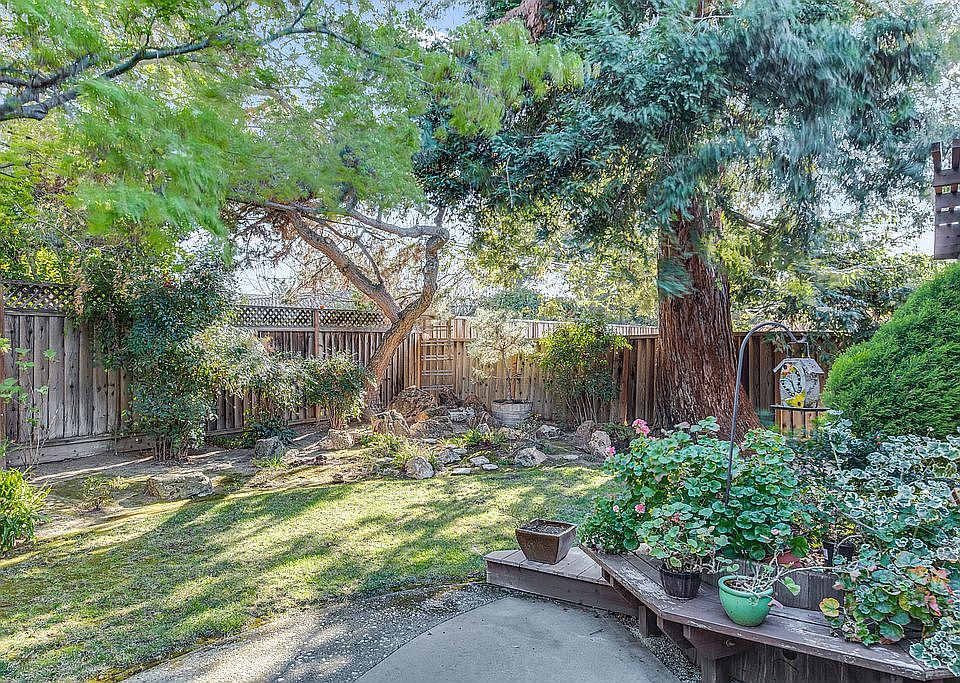 2nd image of 1176 Janis Way