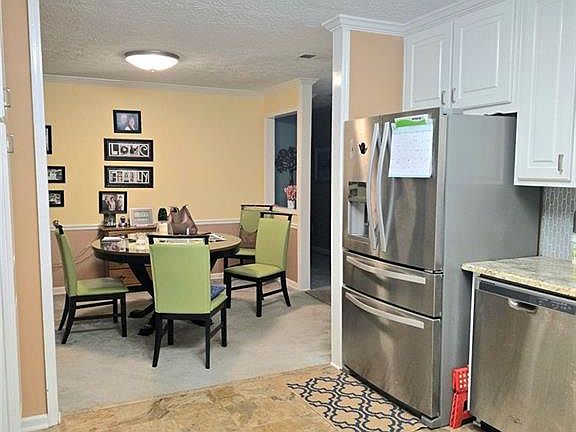 4th image of 122 Spring Valley Cir
