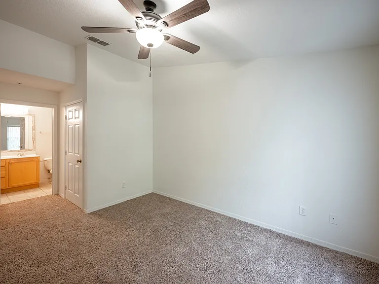 Enterprise Cove Apts — Photo 9
