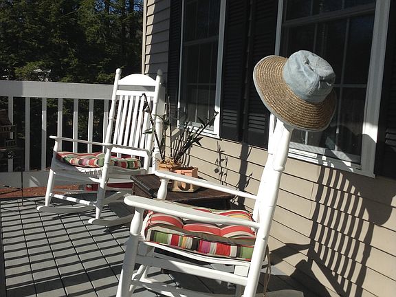 3rd image of 211 Lakeshore Dr