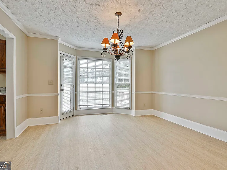 544 Sullivan Rd — Photo 10