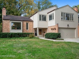 15 Martha Ln, Evanston, IL 60201