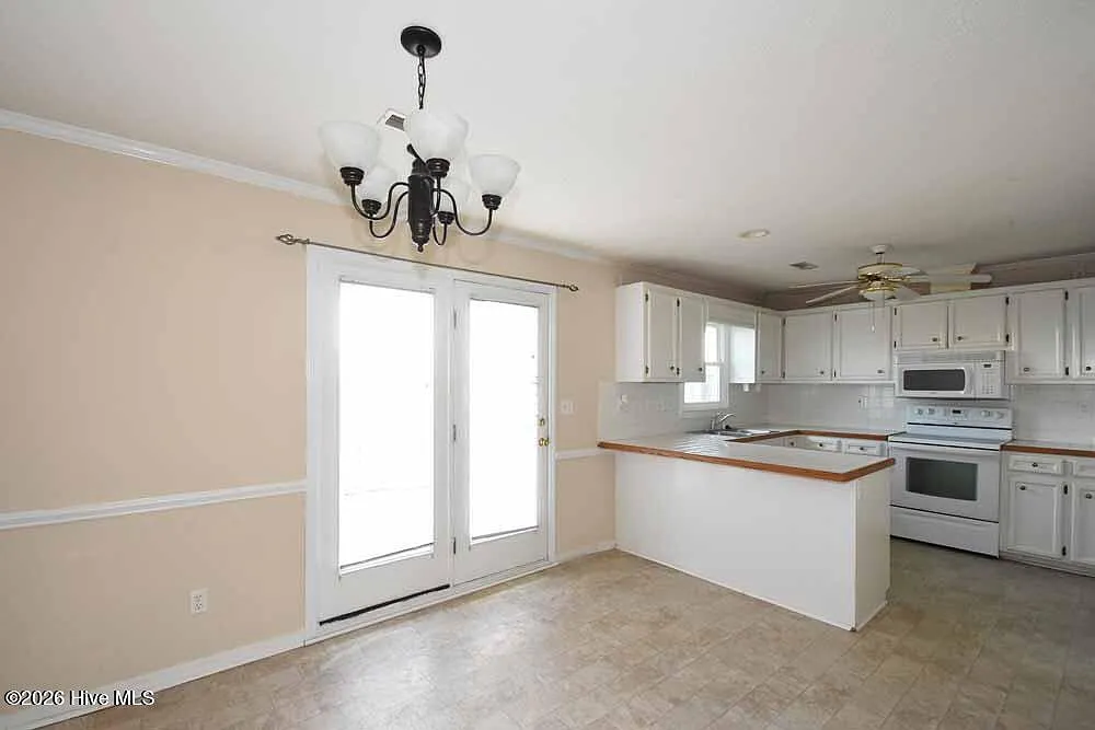 2 bed, 1.5 bath, 1041 sqft, $1,000 — Photo 4