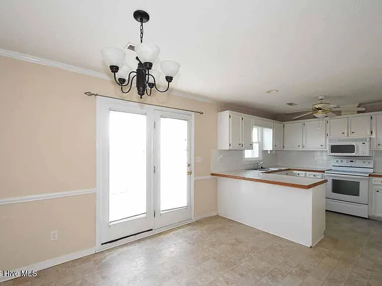 3818 Sterling Pointe Dr #J1 — Photo 4