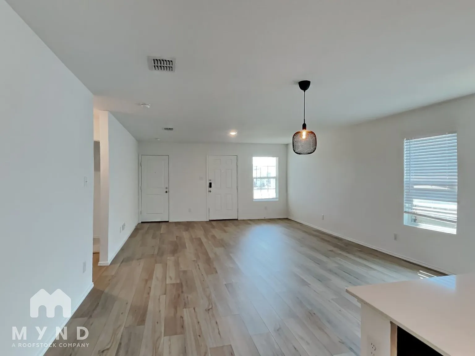 3 bed, 2.0 bath, 1266 sqft, $1,745 — Photo 4
