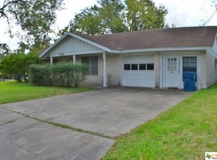 543 Willowick Dr, Port Lavaca, TX 77979