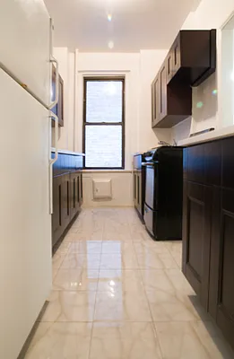 Rented by Kahen Properties | media 8