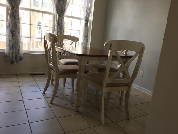 5th image of 1002 Leia Ln