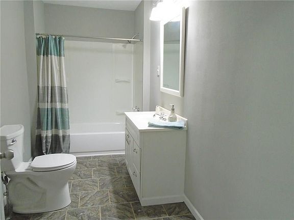 4th image of 410 School St