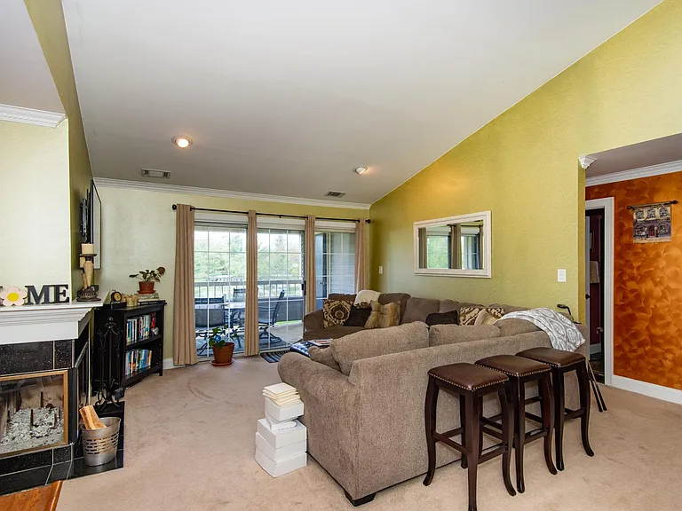 203 Salem Ct #10 — Photo 18
