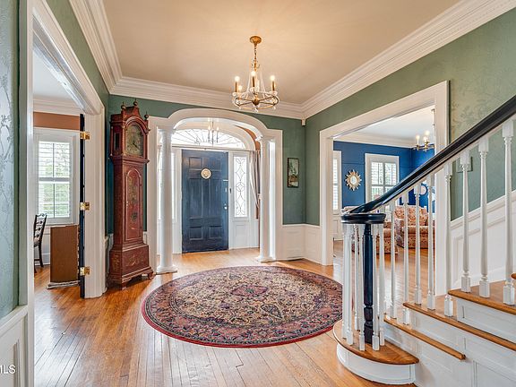 5th image of 207 Lynwood St