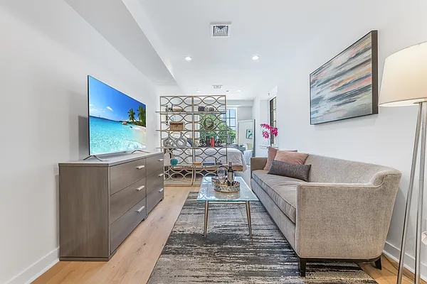 Sold by Amorelli Realty | media 1