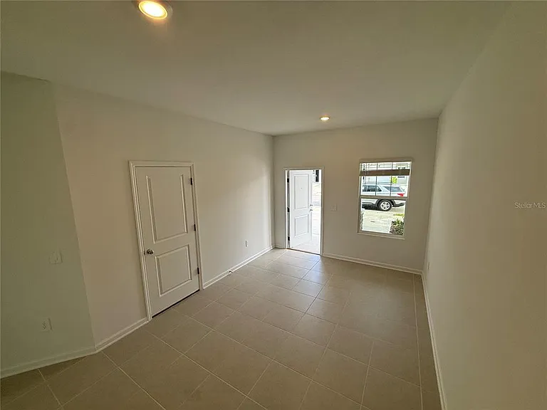 2567 Skyliine Loop — Photo 3