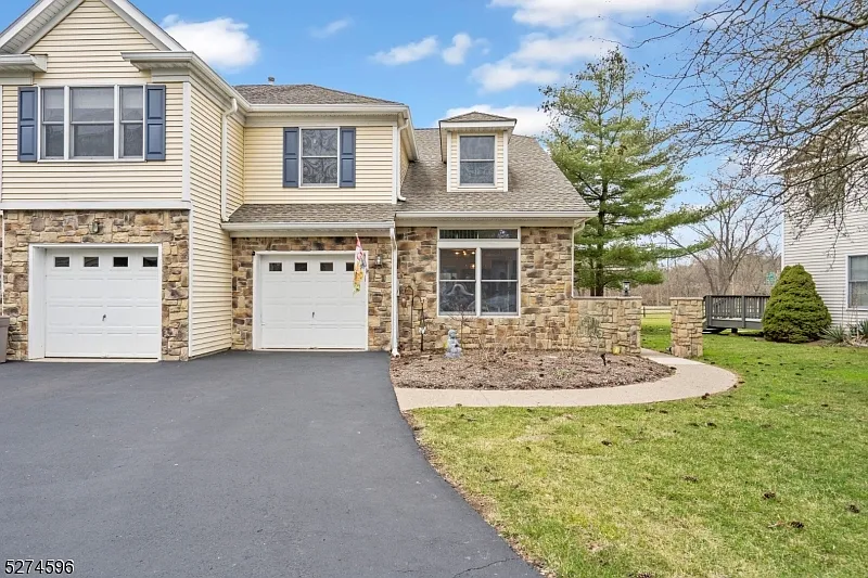 Photo 1 of 31 - 18 Pond Ridge Dr - Clinton, NJ Primary Photo - 18 Pond Ridge Dr