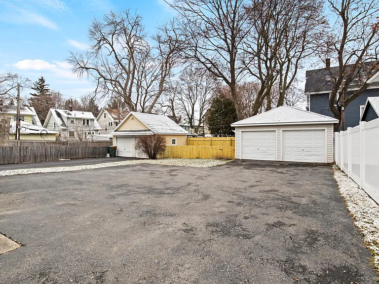 1850 E Main St #1 — Photo 23