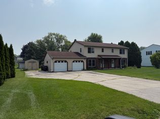 885 Hancock Ct, Oconomowoc, WI 53066