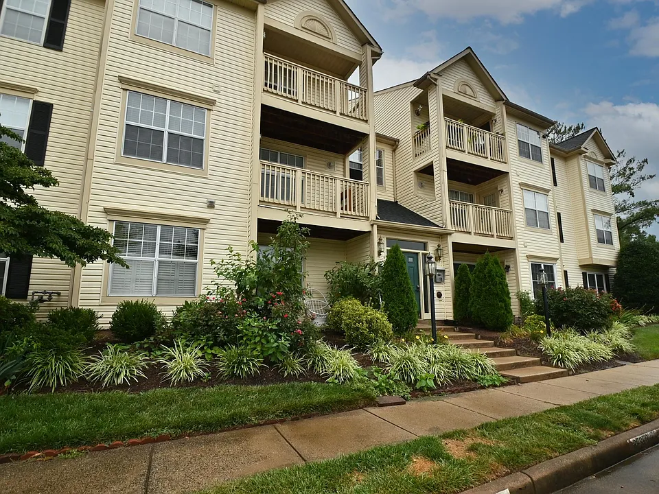 10998 Koman Cir #201