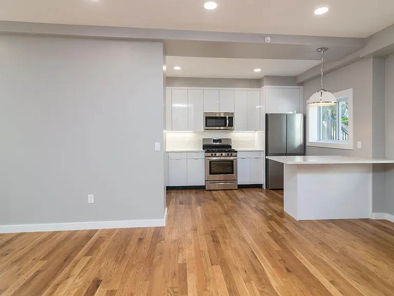 86 Main St #3 — Photo 11