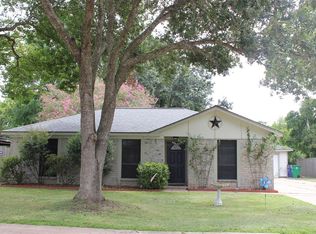 717 Betty St, Angleton, TX 77515